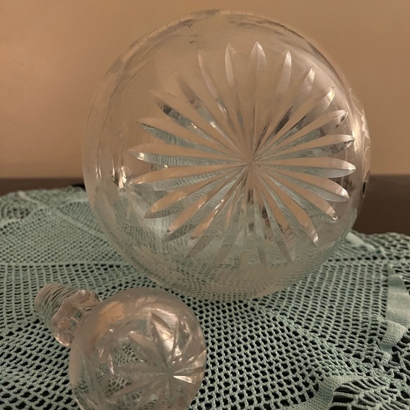 Clear Crystal Grapevine Etched Decanter Bottle with Stopper - Picture 2 of 2